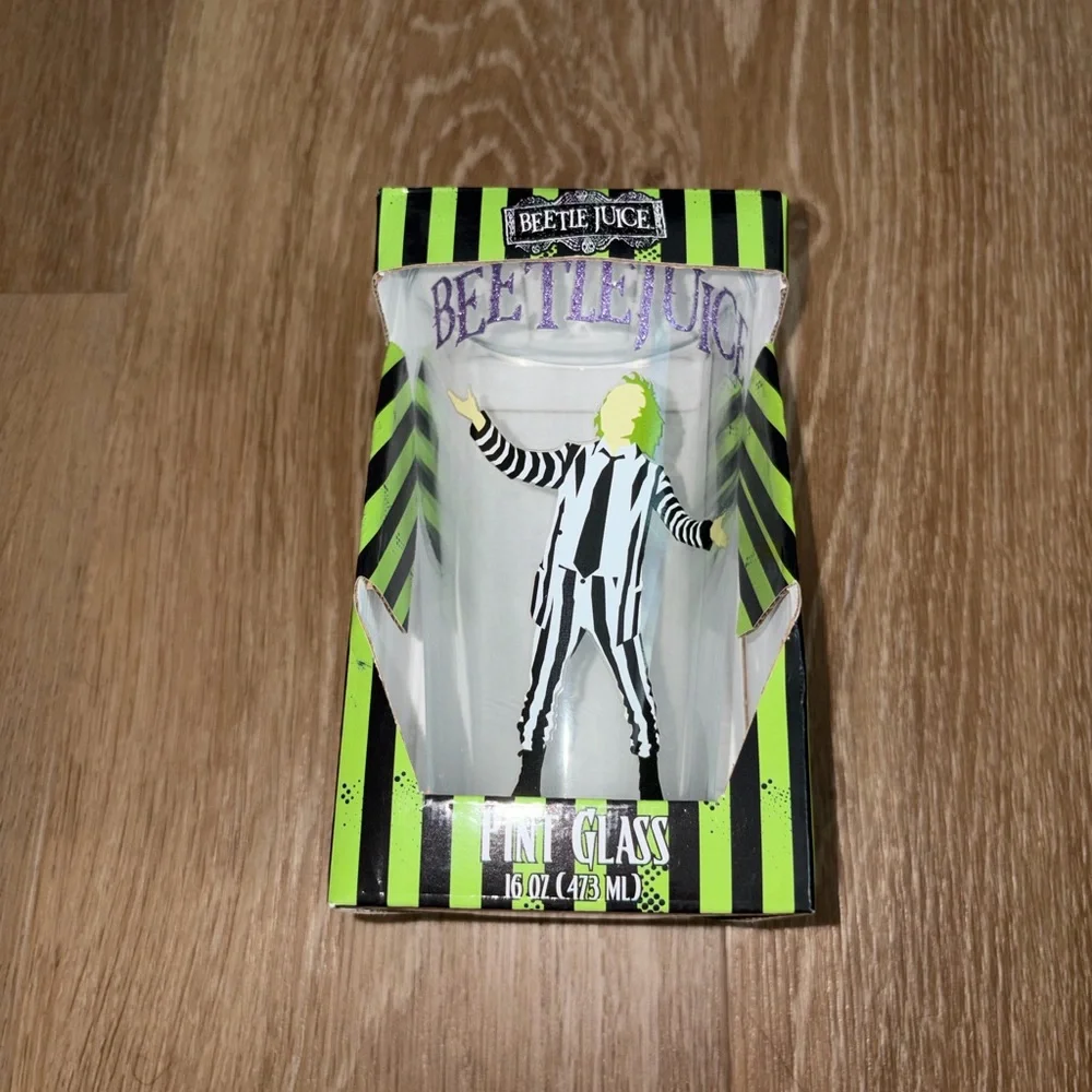 New Warner Bros Beetle Juice Halloween 16oz Pint Glass Horror Movie Beer
